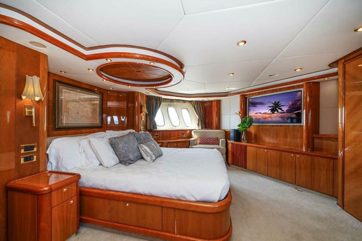 2005 Sunseeker 82 