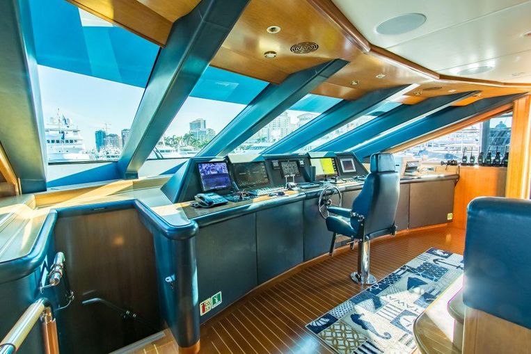 2006-147-sensation-yachts-motor-yacht