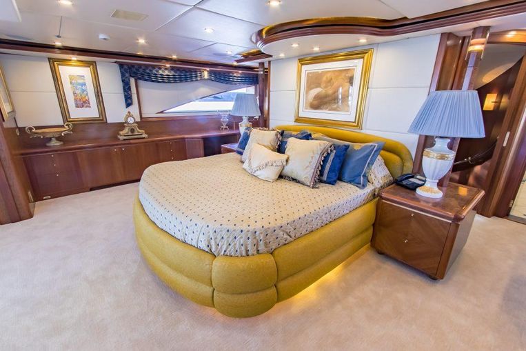 2006-147-sensation-yachts-motor-yacht