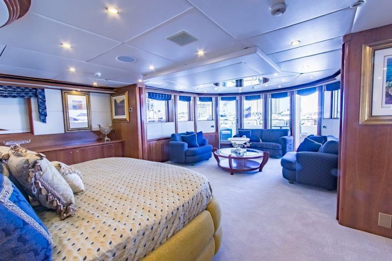 2006-147-sensation-yachts-motor-yacht