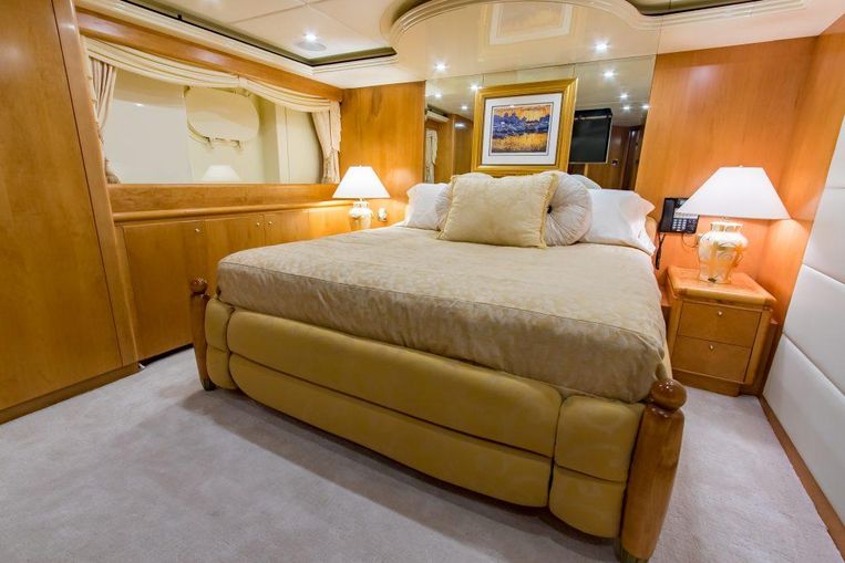 2006-147-sensation-yachts-motor-yacht