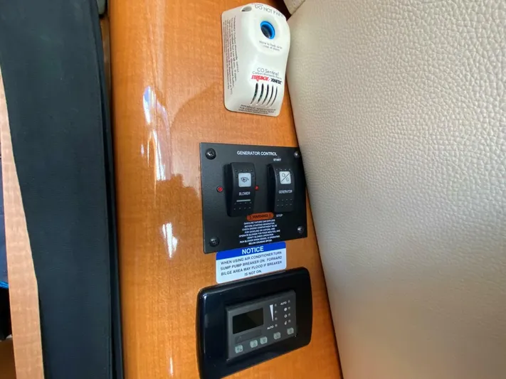 Moor Time Yacht Photos Pics 2008 Chaparral 310 Signature - Image 33