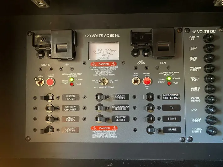 Moor Time Yacht Photos Pics 2008 Chaparral 310 Signature - Image 61