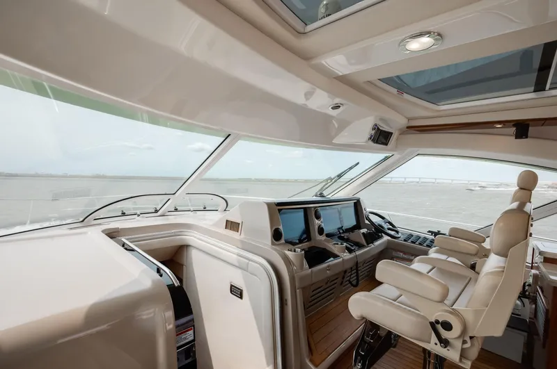 Double H Yacht Photos Pics Luxurious 2008 Sea Ray 60 Sundancer yacht cockpit with modern navigation equipment and plush seating.