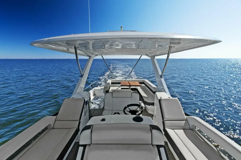 Seas The Day Yacht Photos Pics 2019 Cruisers Yachts 60 Cantius - Image 27