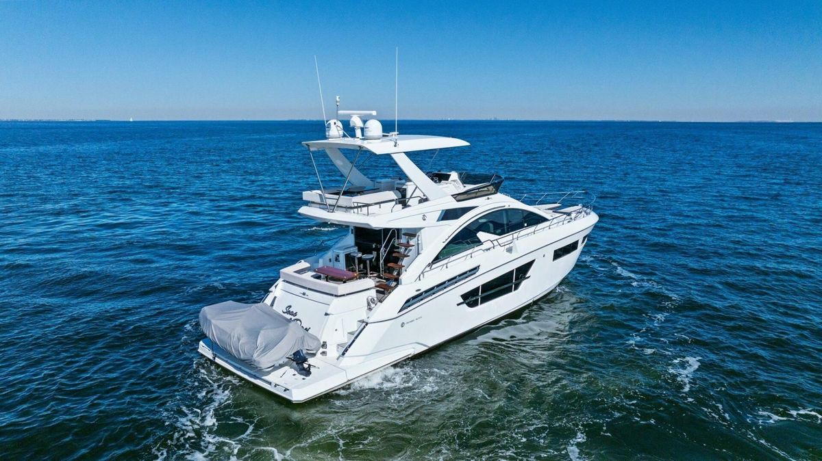 2019 Cruisers Yachts 60 
