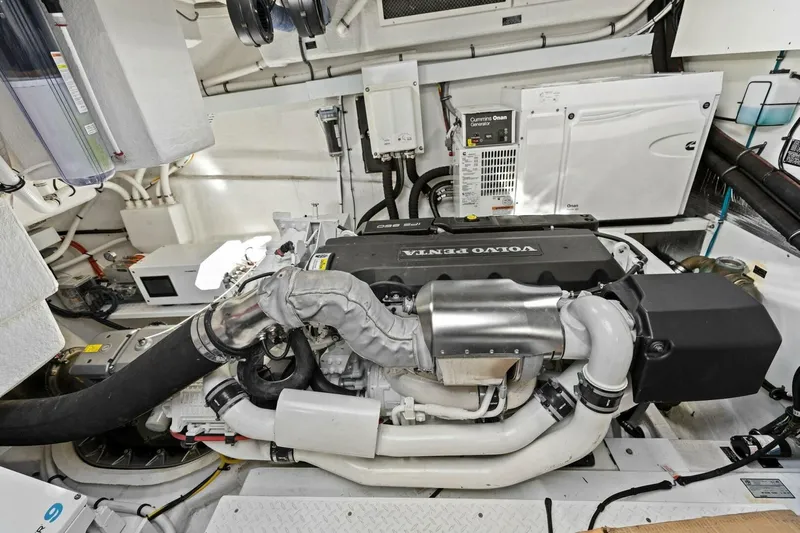 Seas The Day Yacht Photos Pics 2019 Cruisers Yachts 60 Cantius - Image 85