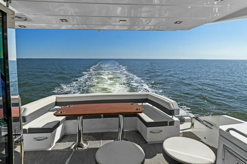 Seas The Day Yacht Photos Pics 2019 Cruisers Yachts 60 Cantius - Image 39