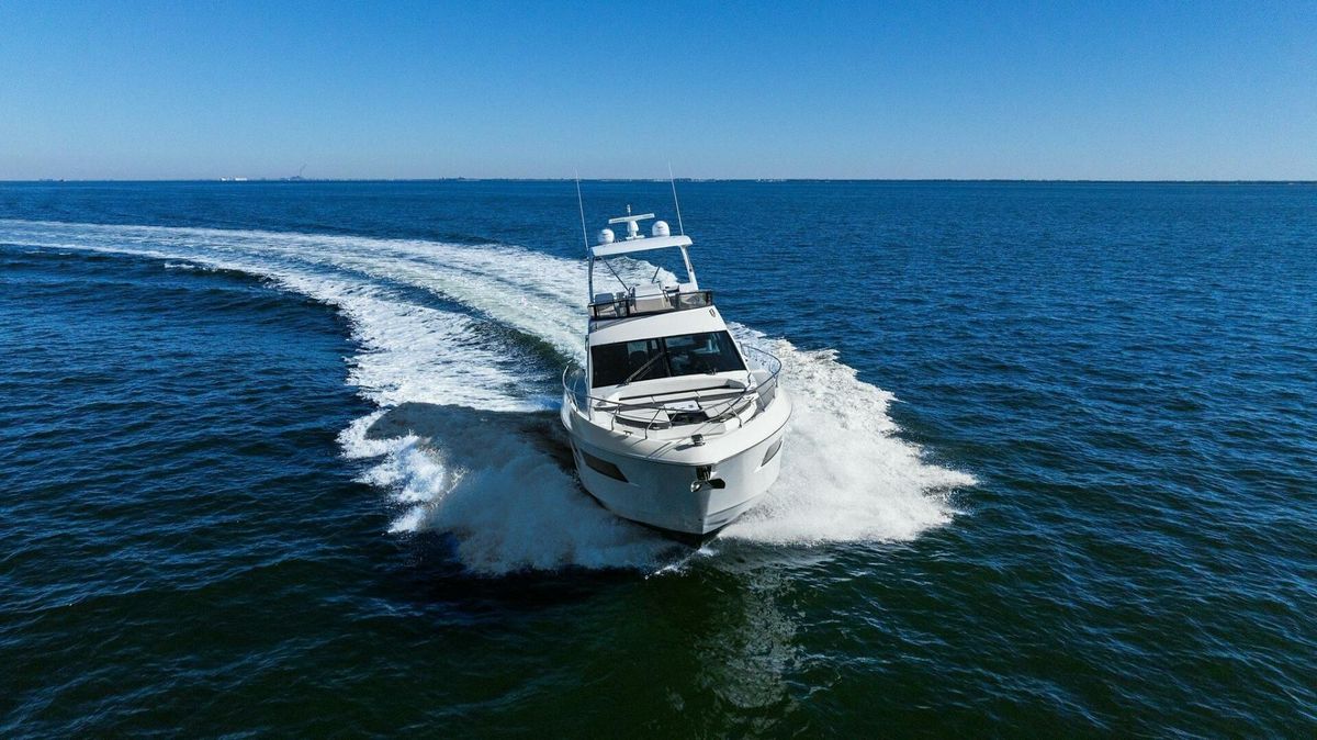2019 Cruisers Yachts 60 