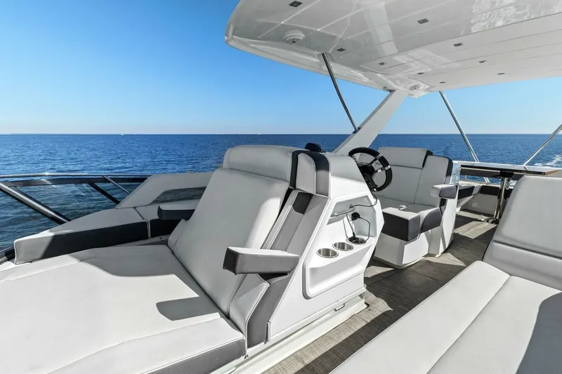 Seas The Day Yacht Photos Pics 2019 Cruisers Yachts 60 Cantius - Image 31