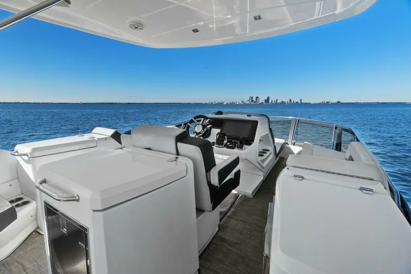 Seas The Day Yacht Photos Pics 2019 Cruisers Yachts 60 Cantius - Image 28