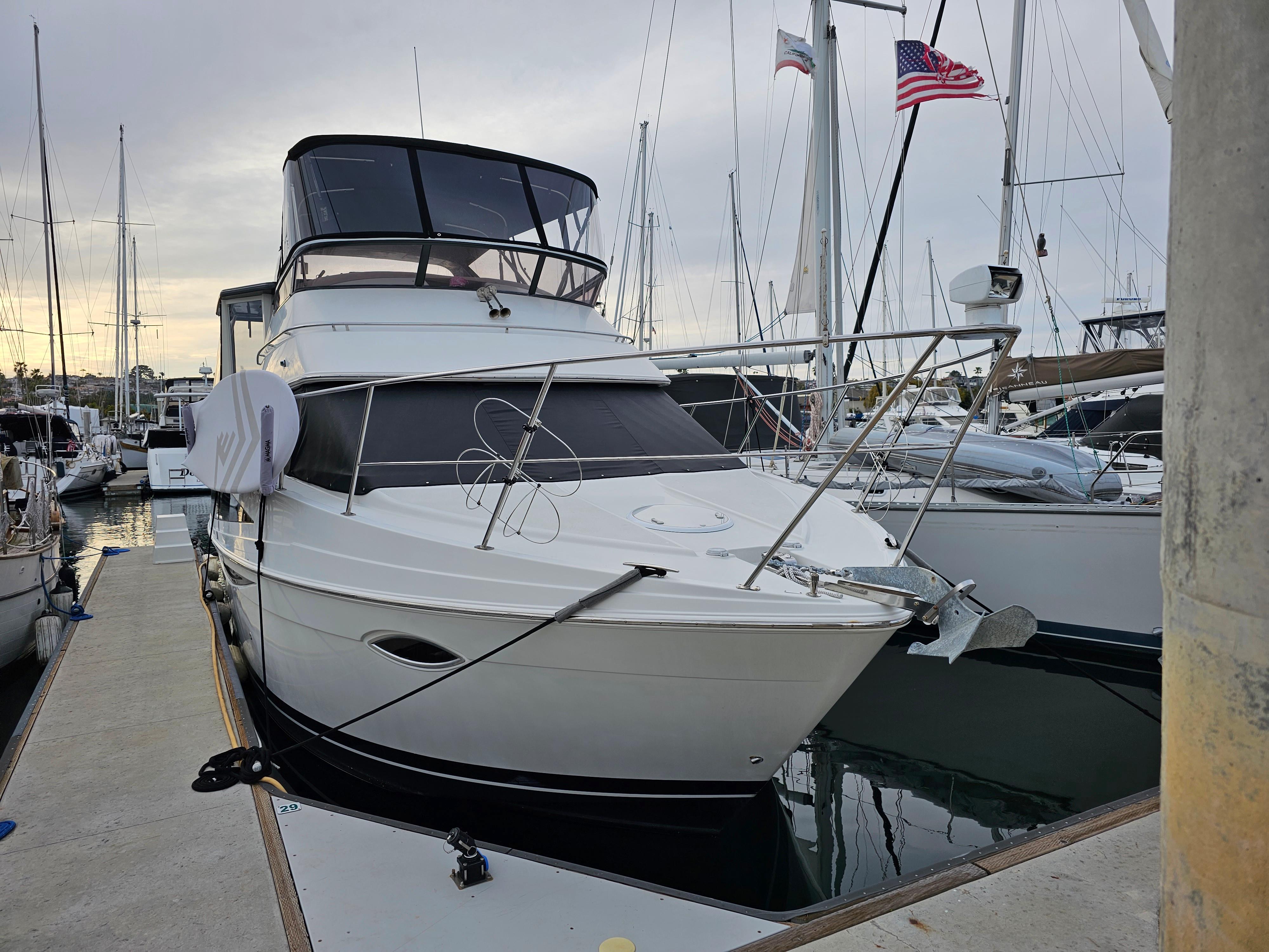 2012 Carver 41 Cockpit Motor Yacht