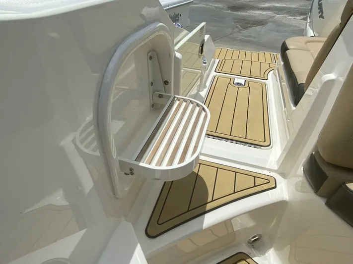 Stow-a-way Yacht Photos Pics 2018 Sea Ray 270 Sdx - Image 13