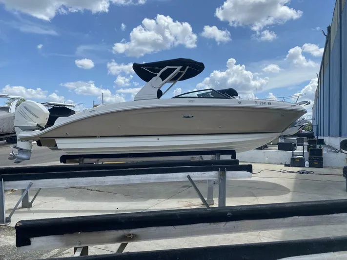 Stow-a-way Yacht Photos Pics 2018 Sea Ray 270 Sdx - Image 2