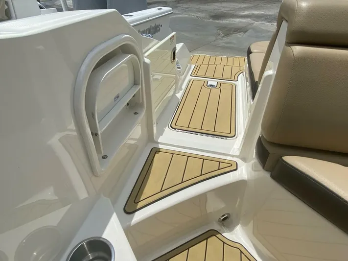 Stow-a-way Yacht Photos Pics 2018 Sea Ray 270 Sdx - Image 14