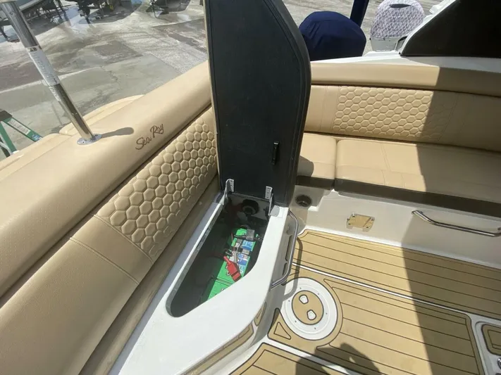 Stow-a-way Yacht Photos Pics 2018 Sea Ray 270 Sdx - Image 36