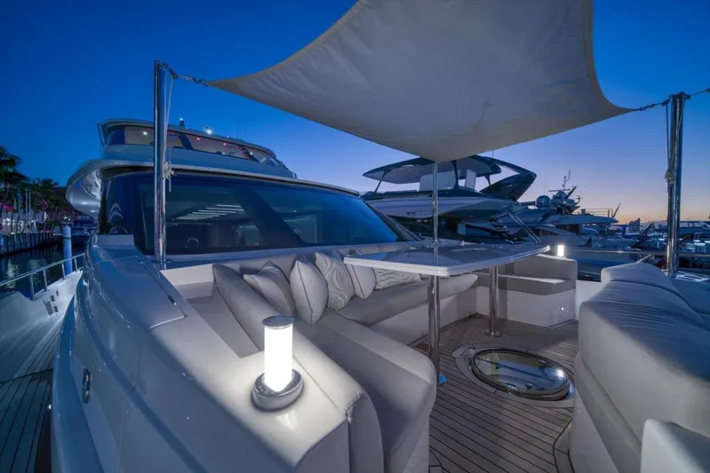 Valiant Yacht Photos Pics 2022 Horizon E81 - Image 30