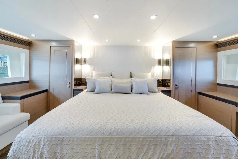 Valiant Yacht Photos Pics Luxurious bedroom interior on 2022 Horizon E81 yacht, featuring elegant design and modern amenities.