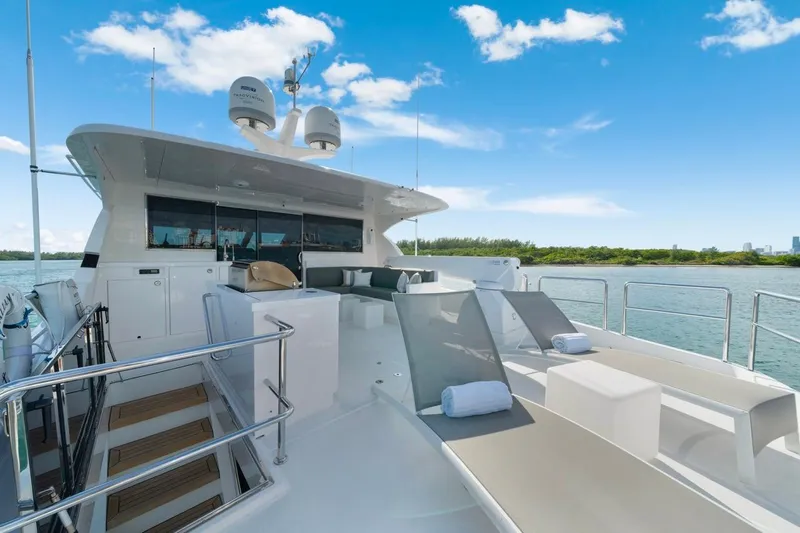Valiant Yacht Photos Pics Luxurious Horizon E81 yacht deck with sun loungers, 2022 model, under clear blue sky.