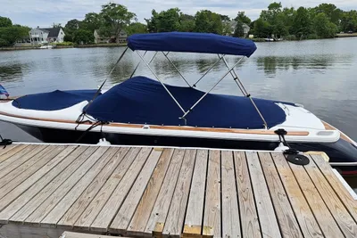 2001 Chris-Craft Launch 22