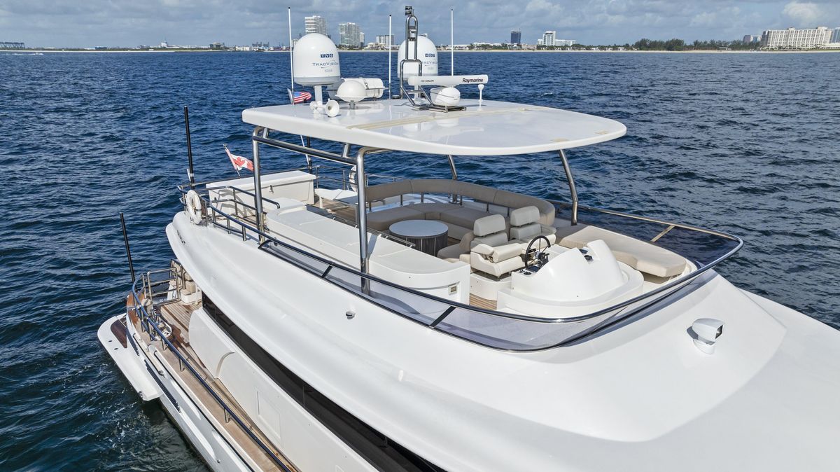 2016 Azimut 76 