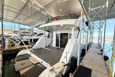 Bravada Yachts Atlas V Series 8018