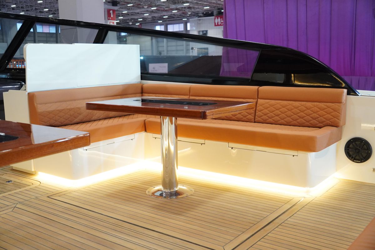 2025 Phantom 62 