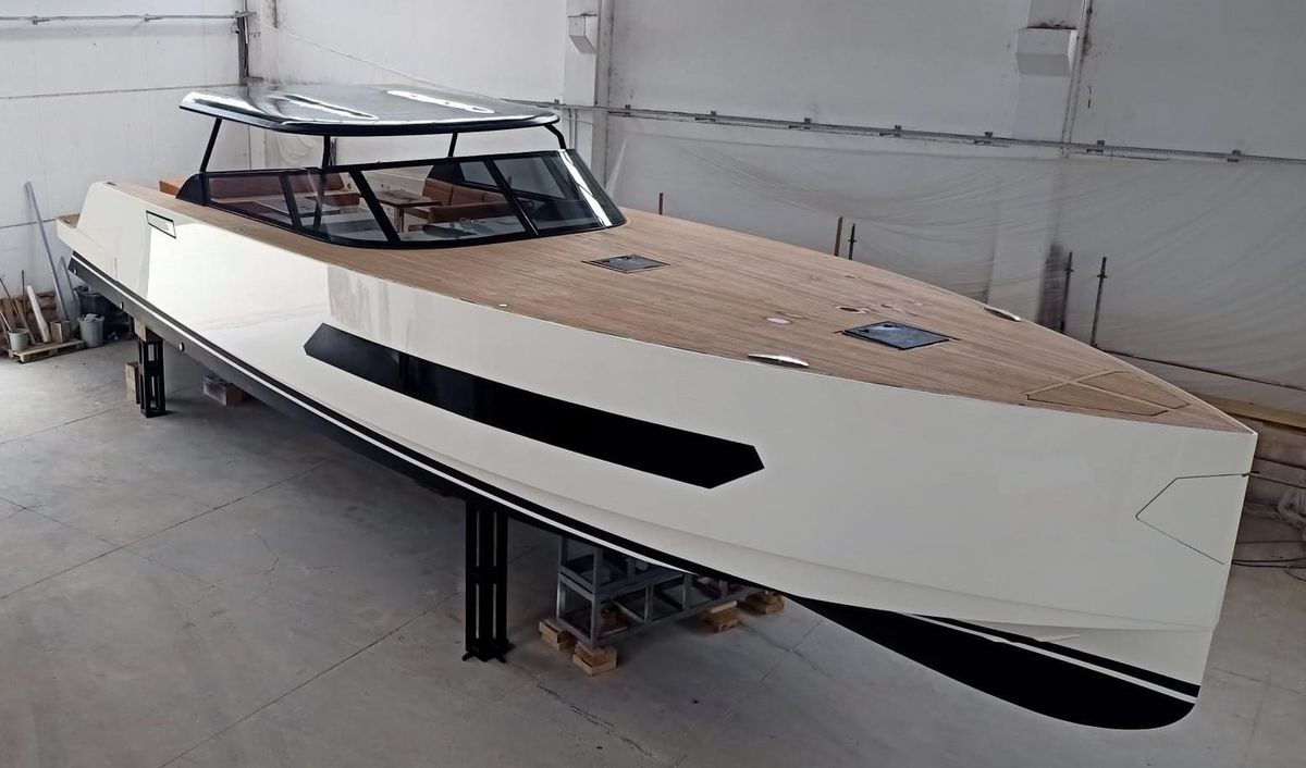 2025 Phantom 62 