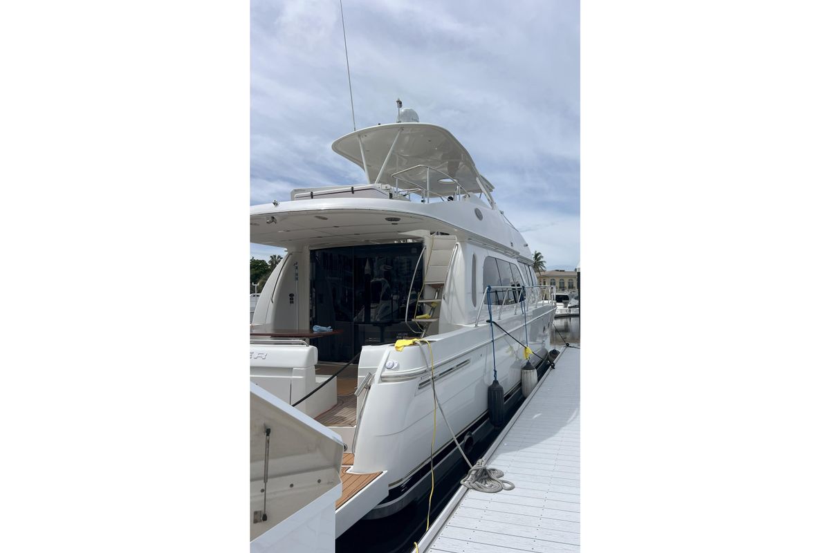 2006 Carver 56 