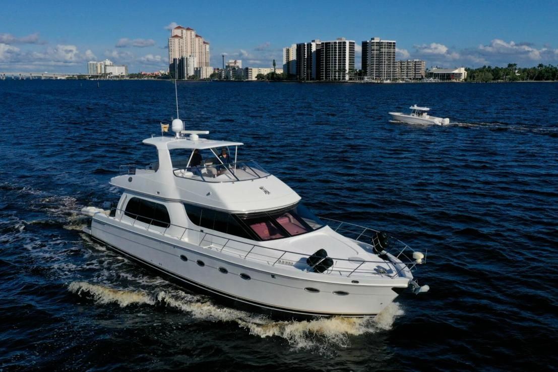 2006 Carver 56 