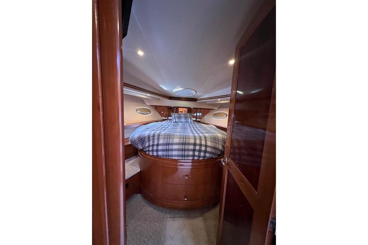 2006 Carver 56 