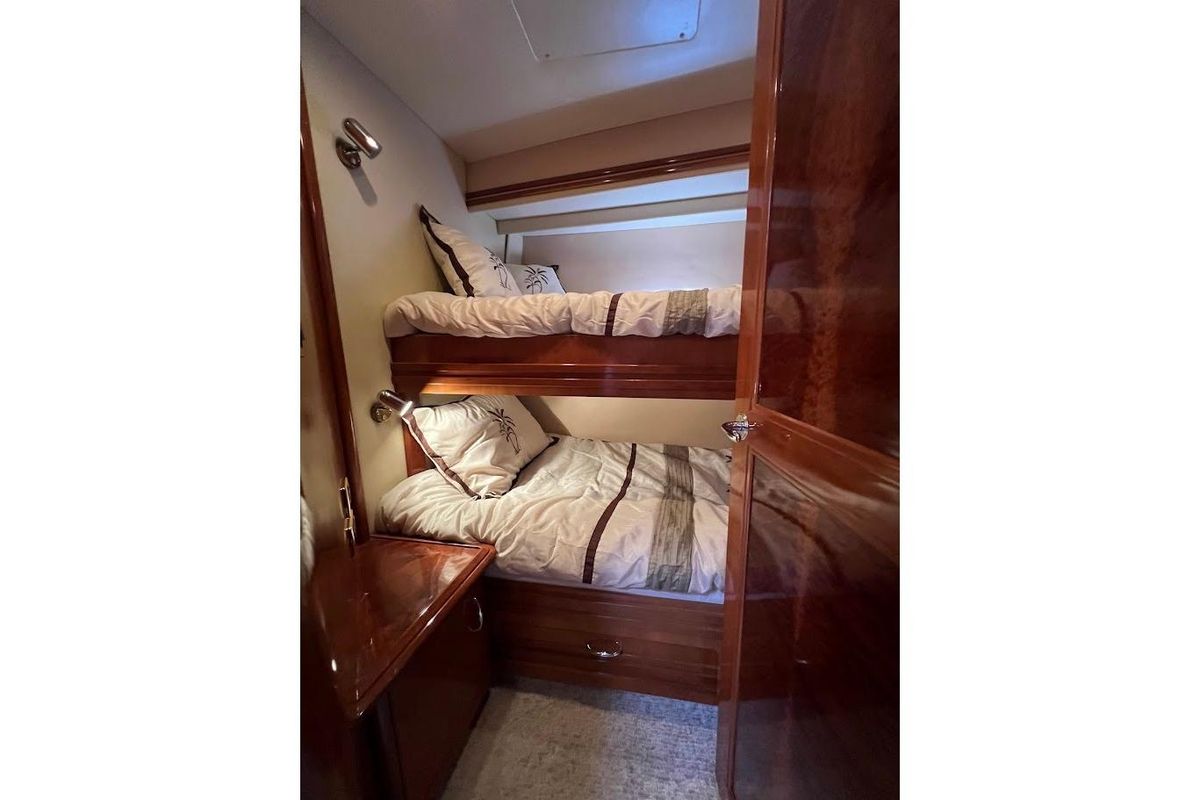 2006 Carver 56 