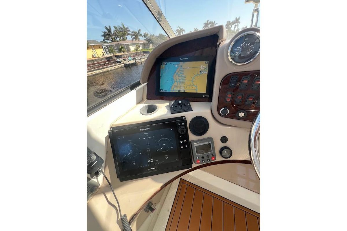 2006 Carver 56 