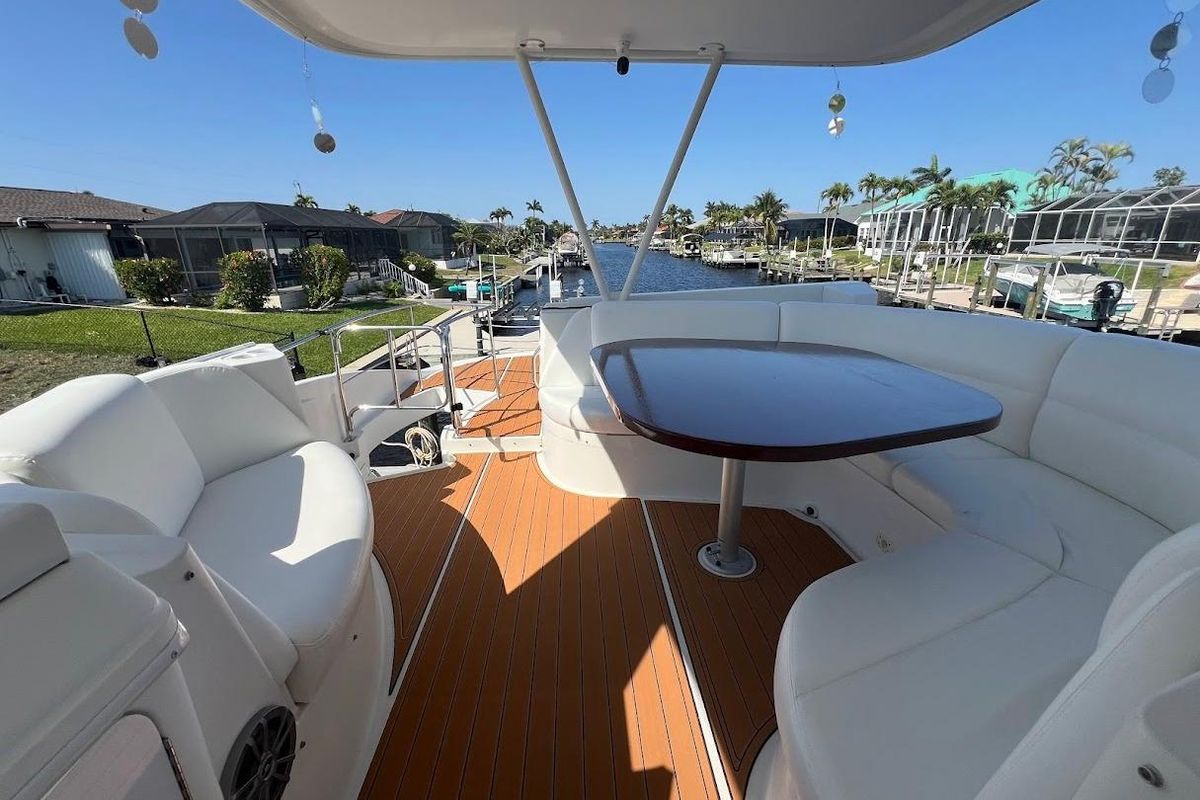 2006 Carver 56 