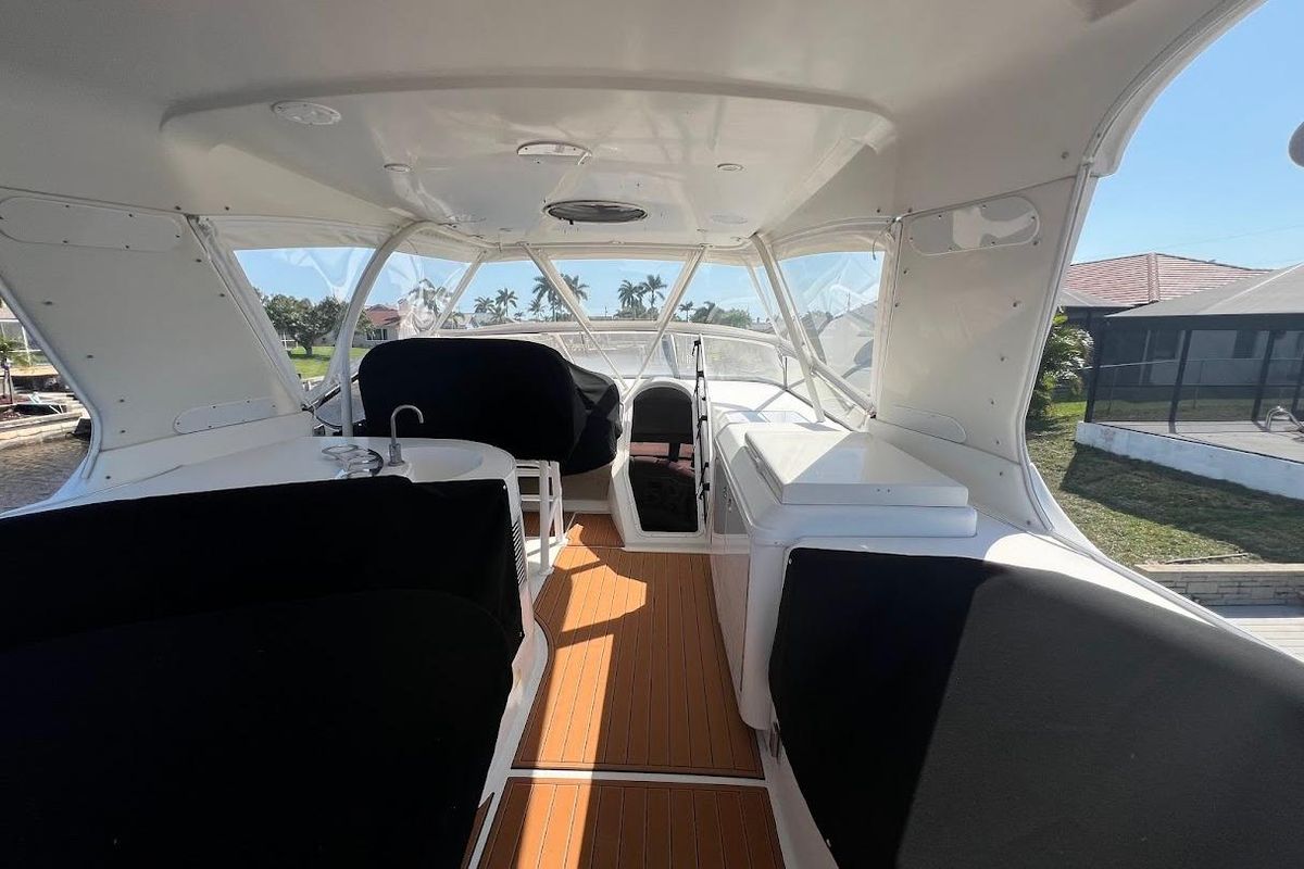 2006 Carver 56 