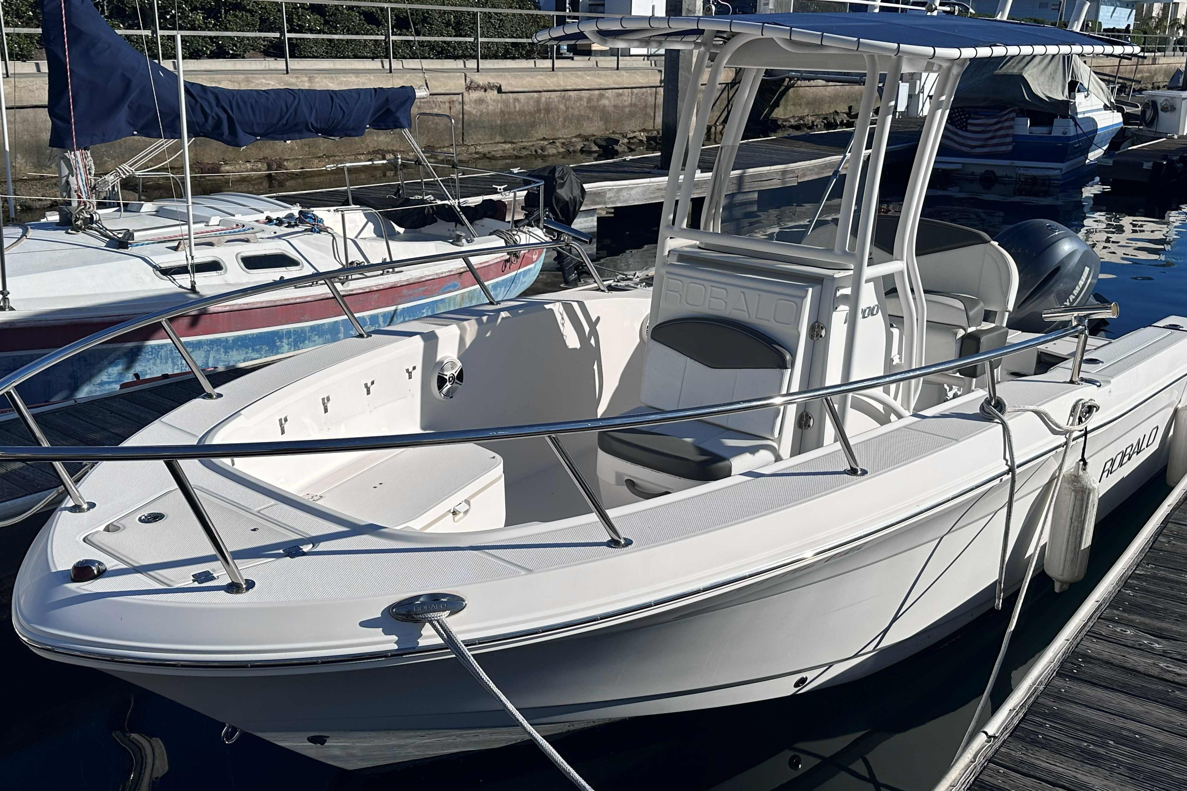 2018 Robalo R200 Center Console
