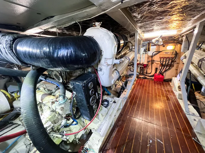 Lb. Cake Yacht Photos Pics Engine room of a 1987 Buddy Davis 61 Convertible yacht, showcasing machinery and equipment.