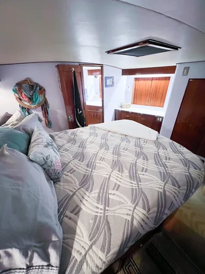 Lb. Cake Yacht Photos Pics 