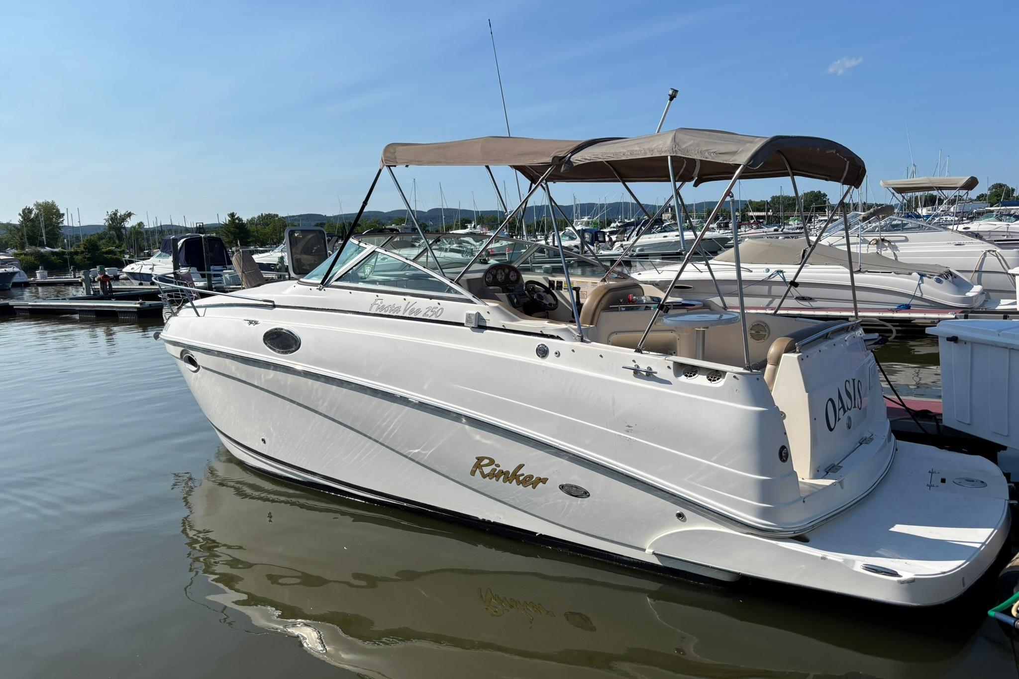 Rinker Fiesta Vee 250