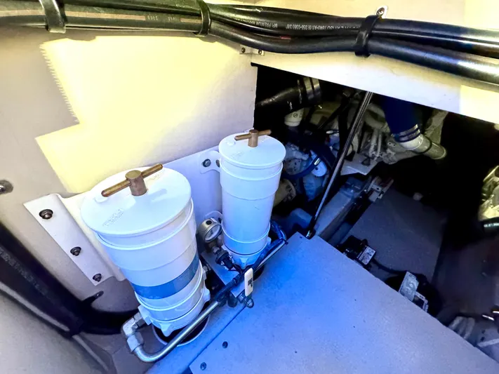 Escapade Too Yacht Photos Pics 