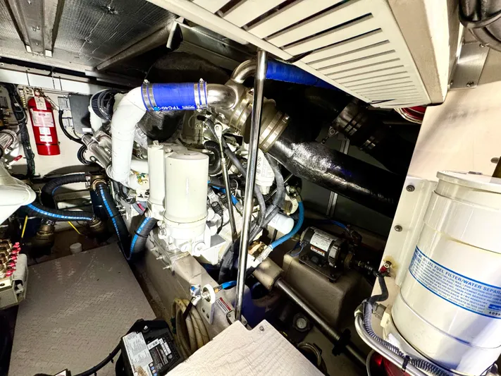 Escapade Too Yacht Photos Pics 