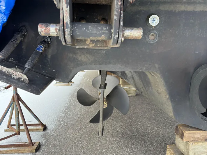 Escapade Too Yacht Photos Pics 