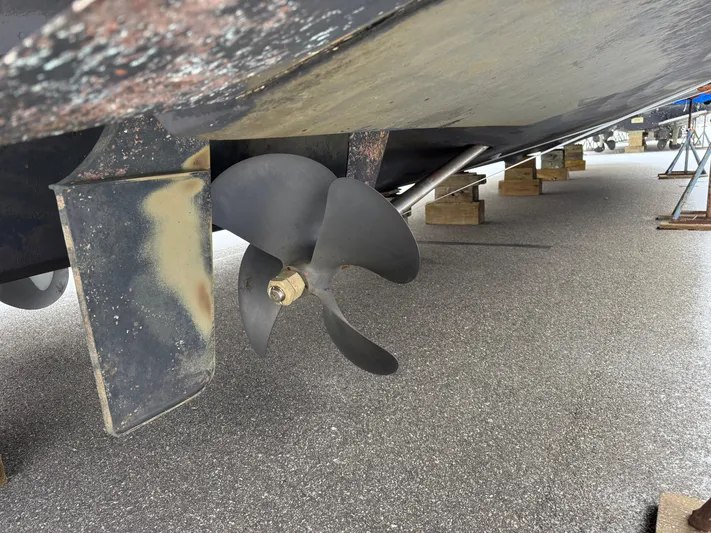 Escapade Too Yacht Photos Pics 