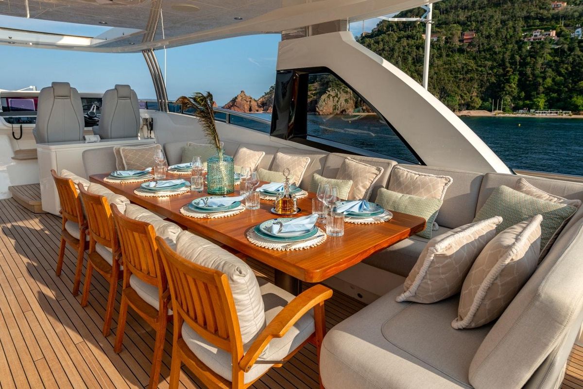2017 Princess 115 