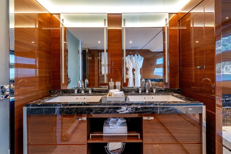 Riviera Living Yacht Photos Pics 