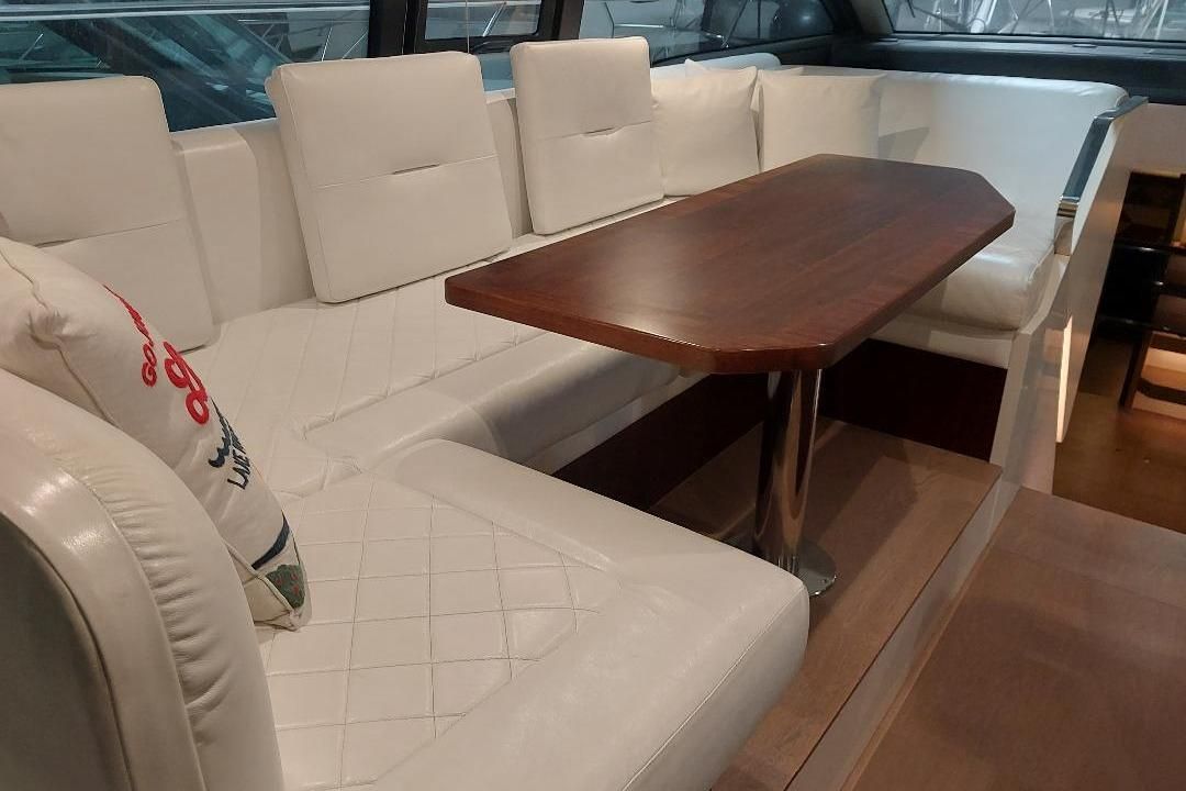 2022 Fairline 47