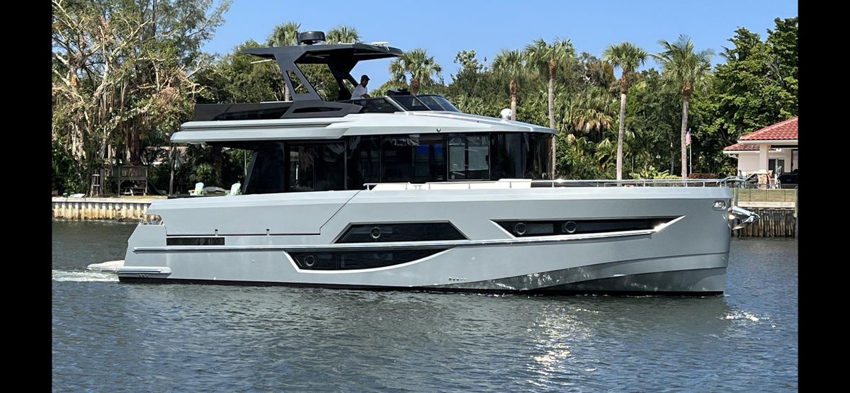 2022 OKEAN Flybridge 50