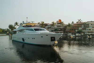 Ferretti Yachts 881