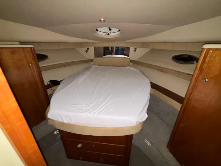  Yacht Photos Pics Interior cabin of 2004 Meridian 381 Sedan with bed and wooden cabinets.