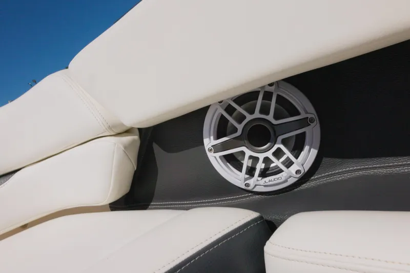  Yacht Photos Pics Speaker on 2017 Regal 29 OBX boat with white leather seating.